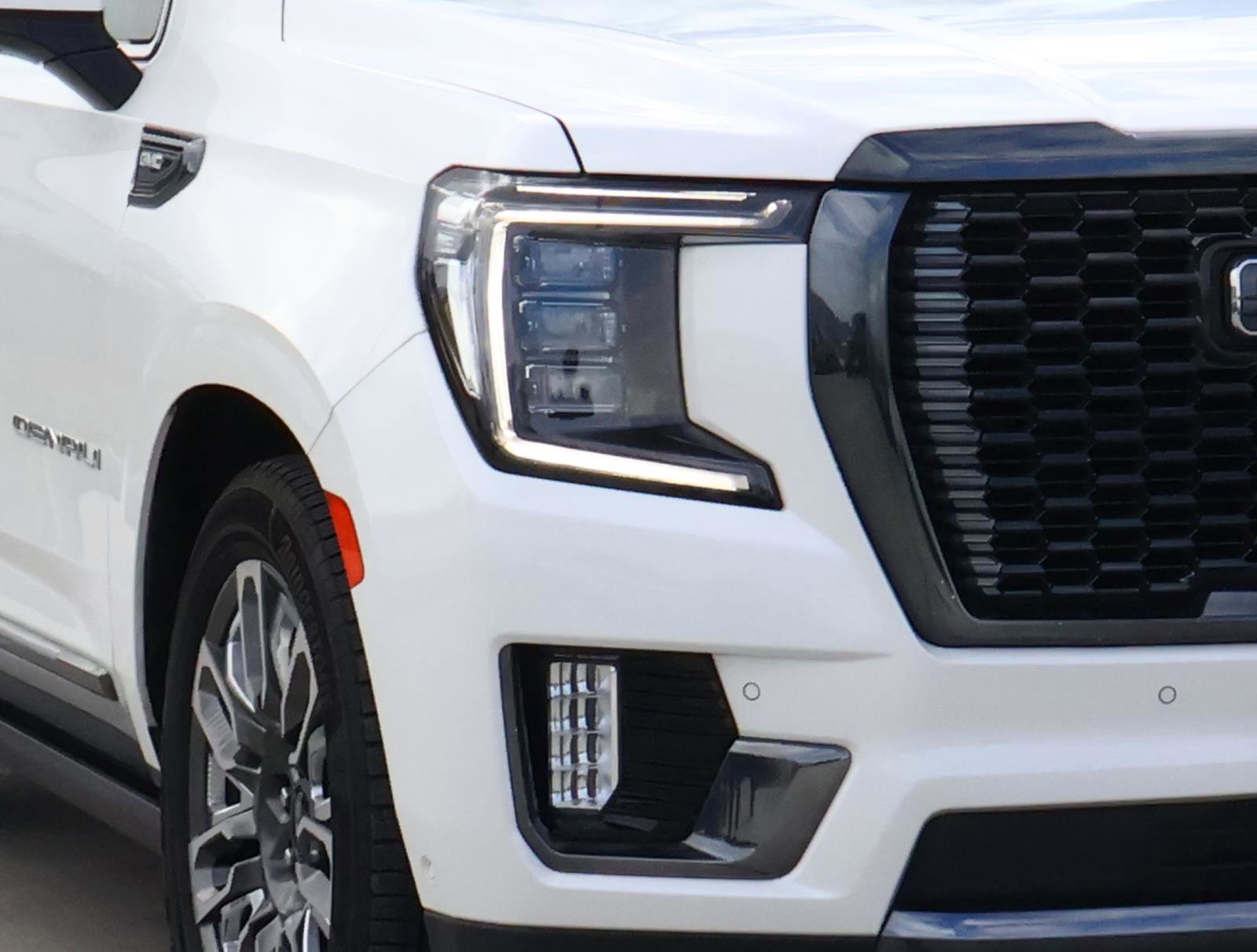 Used 2023 GMC Yukon Denali Ultimate image 8