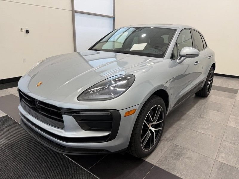 Certified 2025 Porsche Macan AWD/4WD image 1