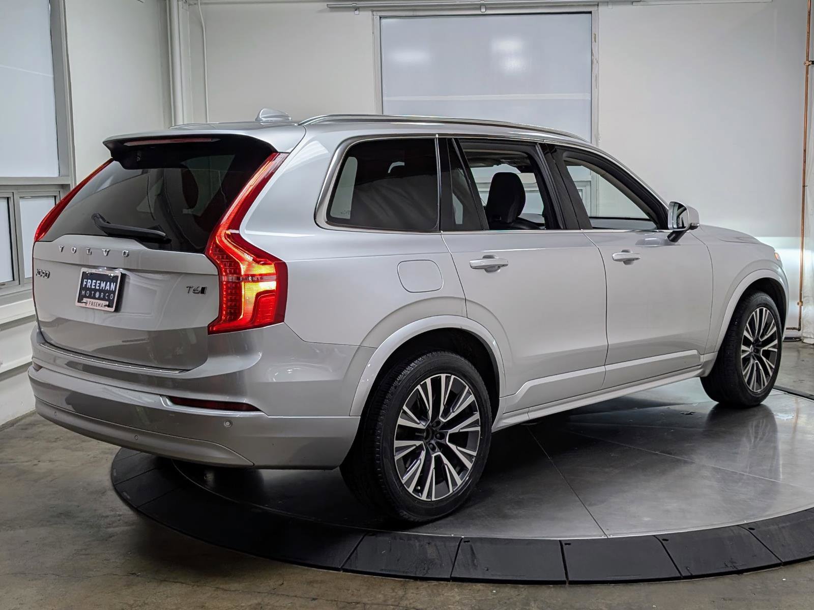 Used 2022 Volvo XC90 T6 Momentum w/ Advanced Package image 9