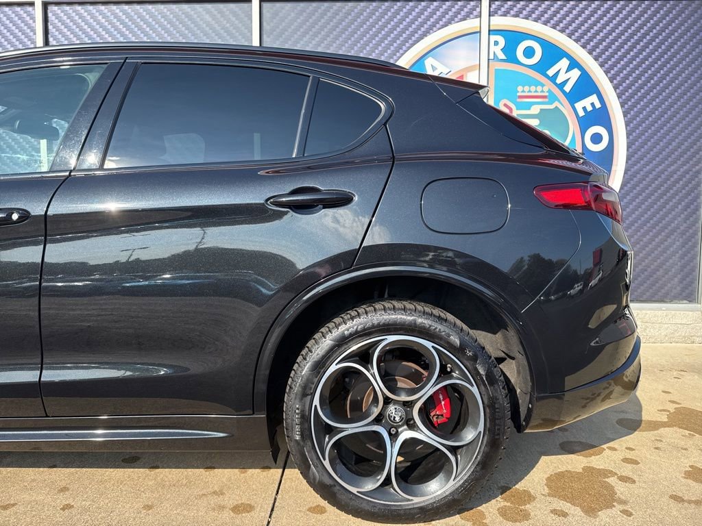 Used 2022 Alfa Romeo Stelvio Veloce image 14