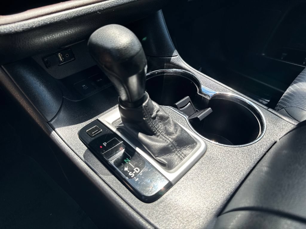 Used 2016 Toyota Highlander LE AWD/4WD image 28