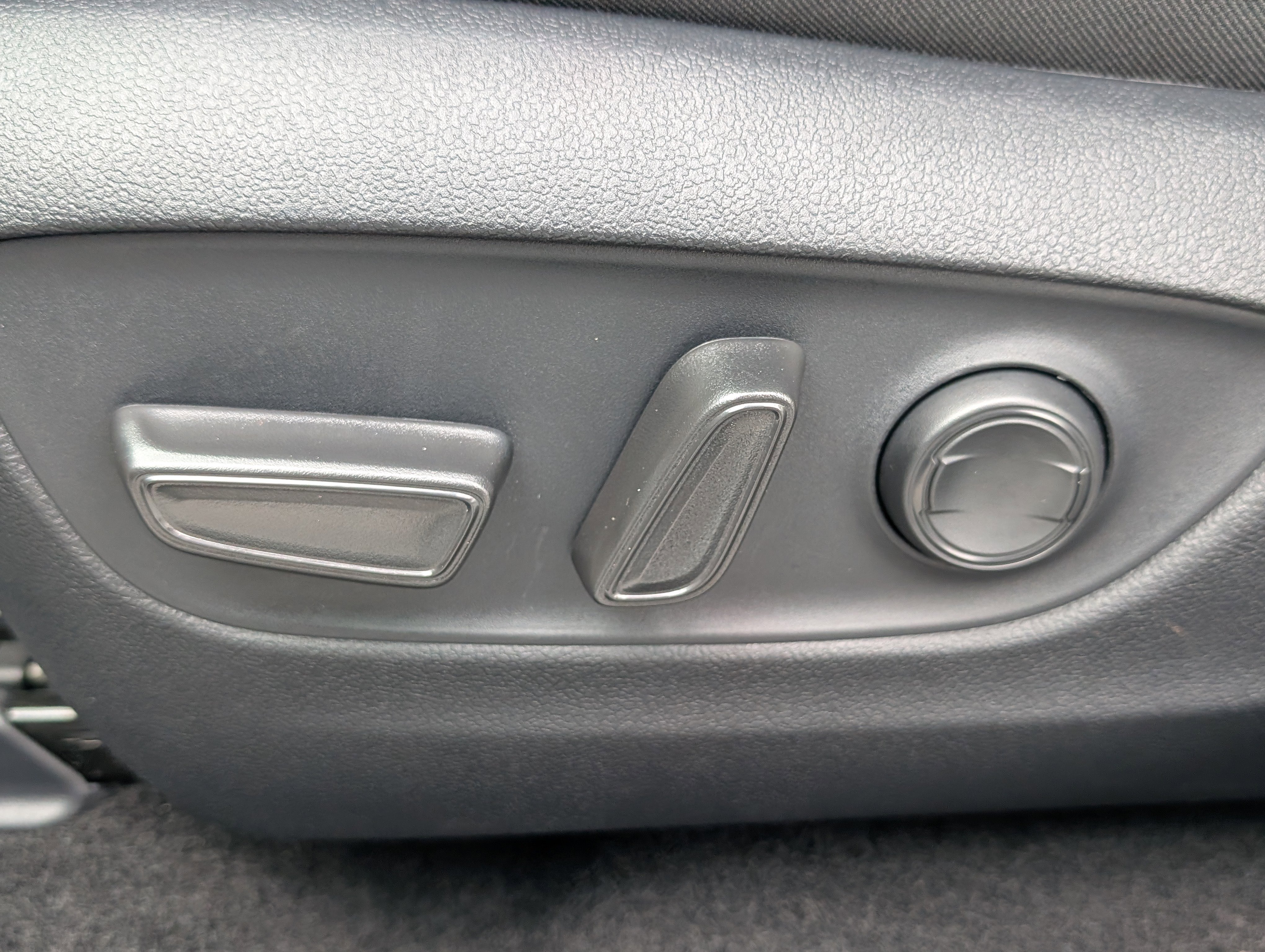 Used 2024 Toyota RAV4 SE w/ Convenience Package image 21