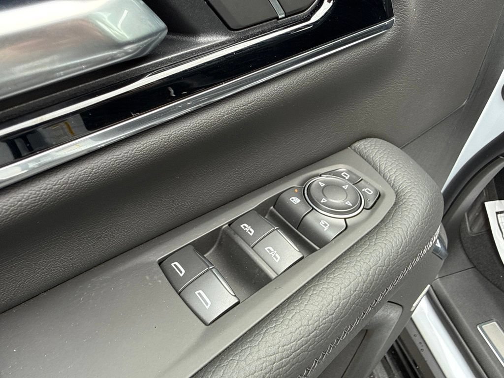 Used 2026 GMC Yukon XL Denali w/ Advanced Technology Package AWD/4WD image 25