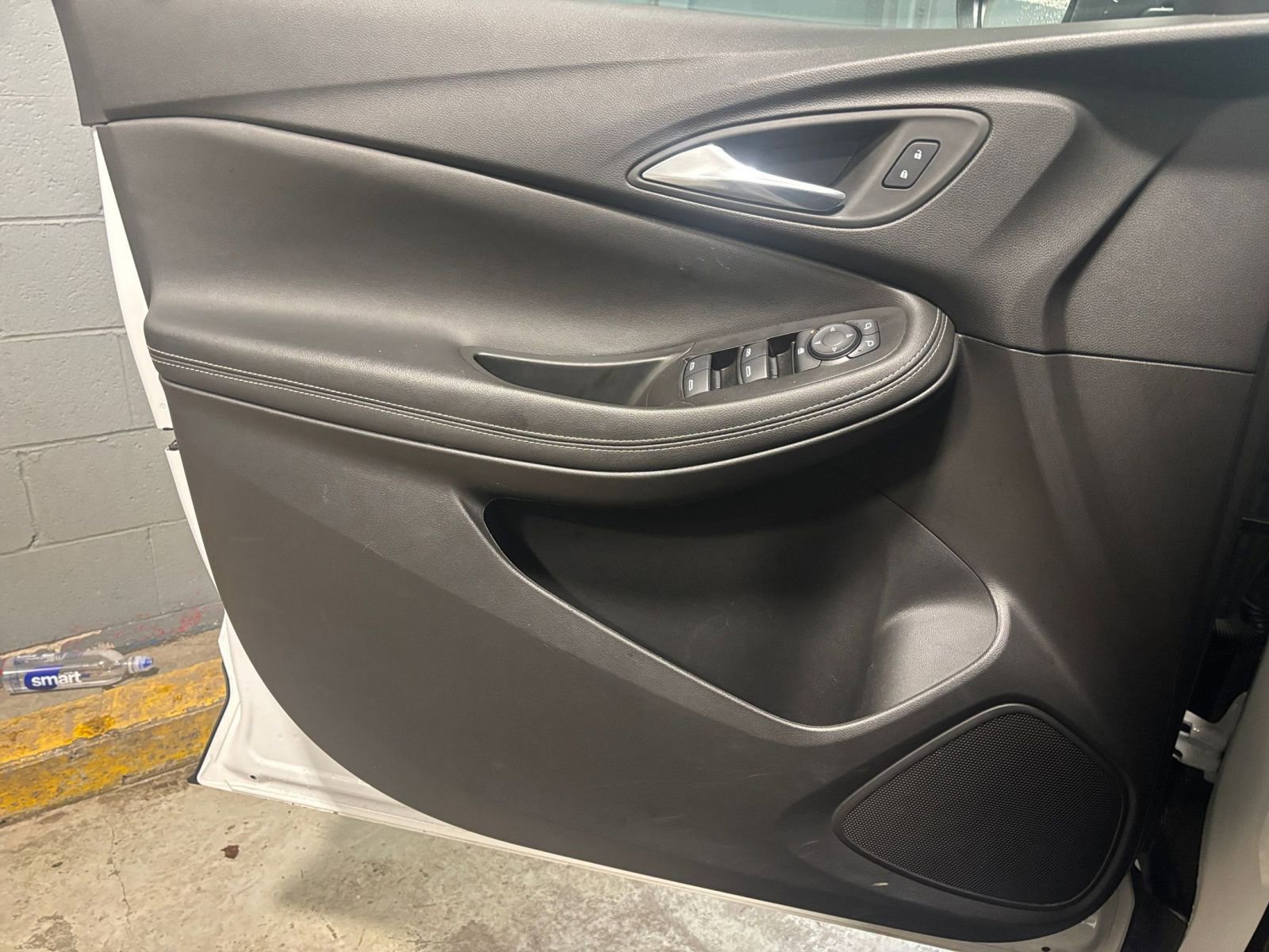 Used 2025 Buick Encore GX Preferred AWD/4WD image 18