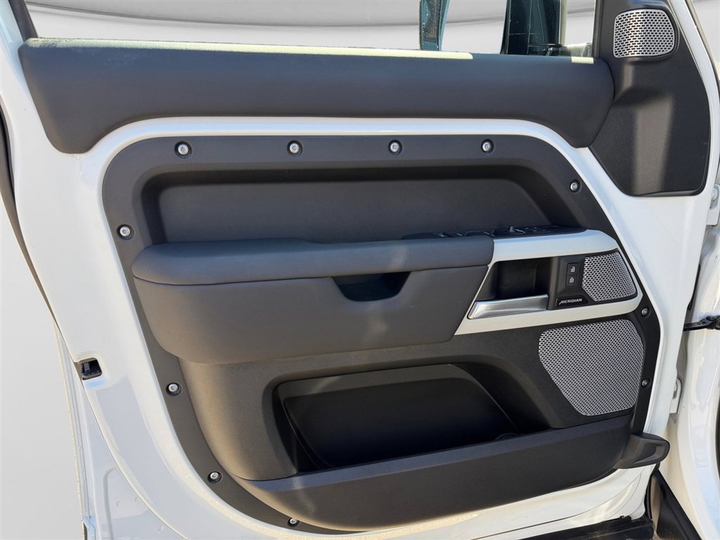Used 2024 Land Rover Defender 130 S image 12