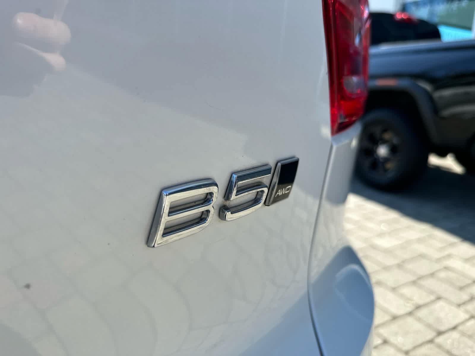 Used 2023 Volvo XC40 B5 Plus w/ Driver Assist Package AWD/4WD image 29