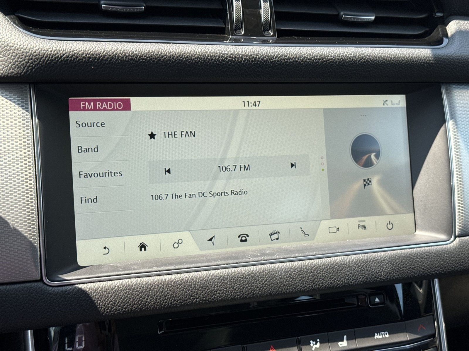 Used 2018 Jaguar XF Prestige AWD/4WD image 18