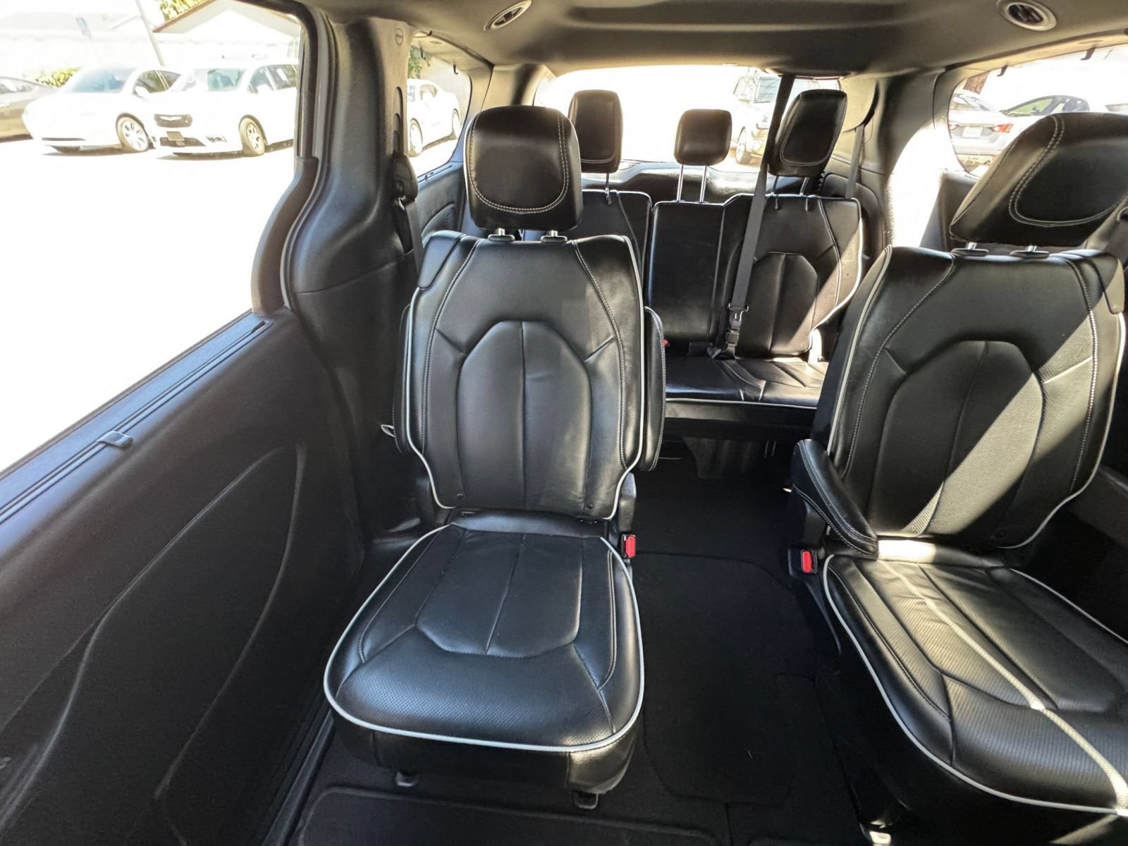 Used 2025 Chrysler Pacifica Limited FWD image 39