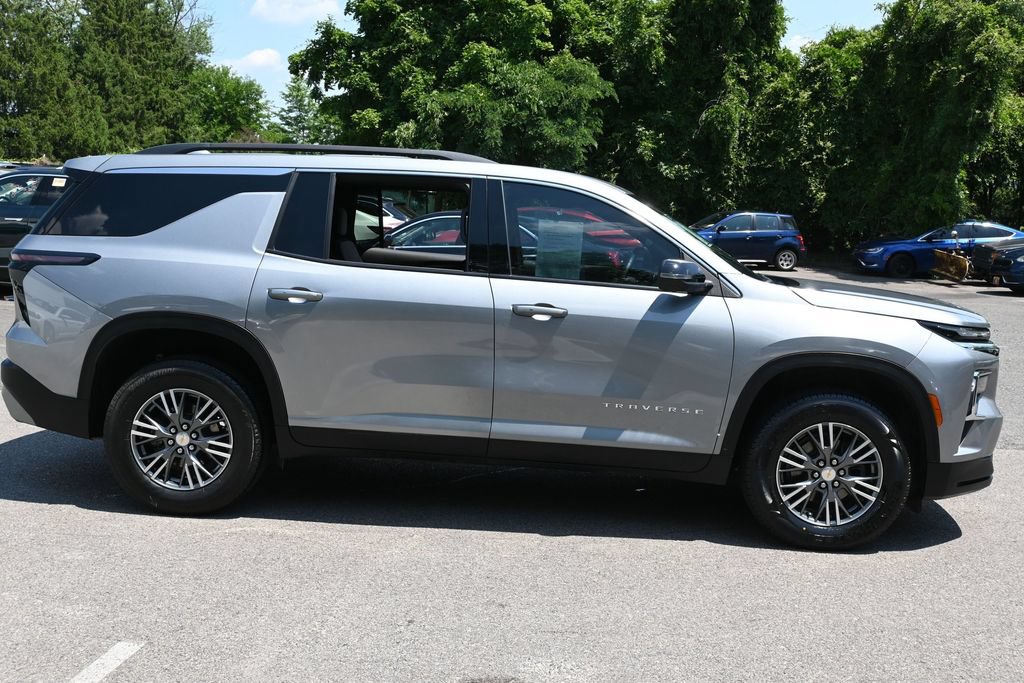 Used 2024 Chevrolet Traverse LT FWD image 45
