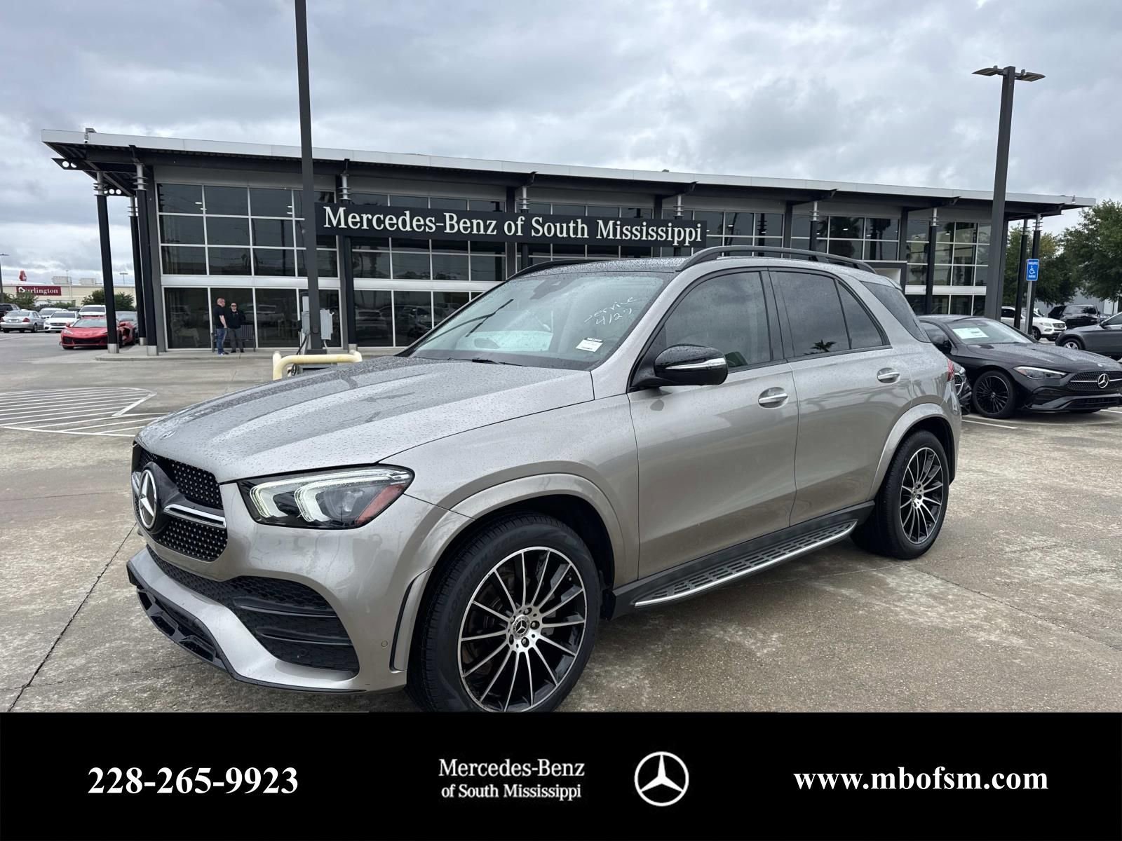 Used 2022 Mercedes-Benz GLE 350 4MATIC w/ AMG Line Exterior image 1