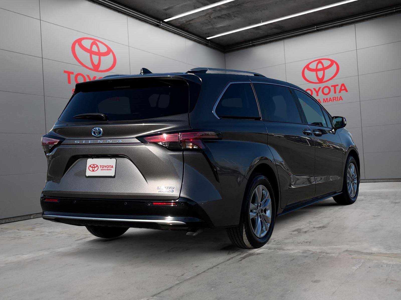 Certified 2024 Toyota Sienna Limited FWD image 10