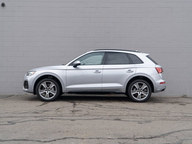 Certified 2025 Audi Q5 2.0T Premium w/ Convenience Plus Package image 2