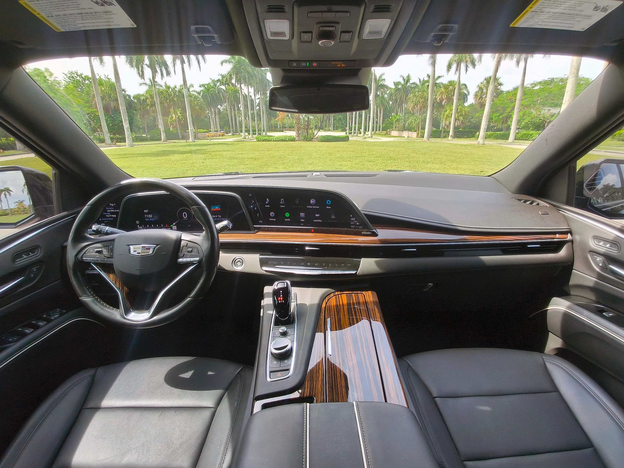 Used 2023 Cadillac Escalade ESV Luxury AWD/4WD image 7