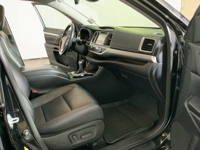 Used 2017 Toyota Highlander XLE image 23