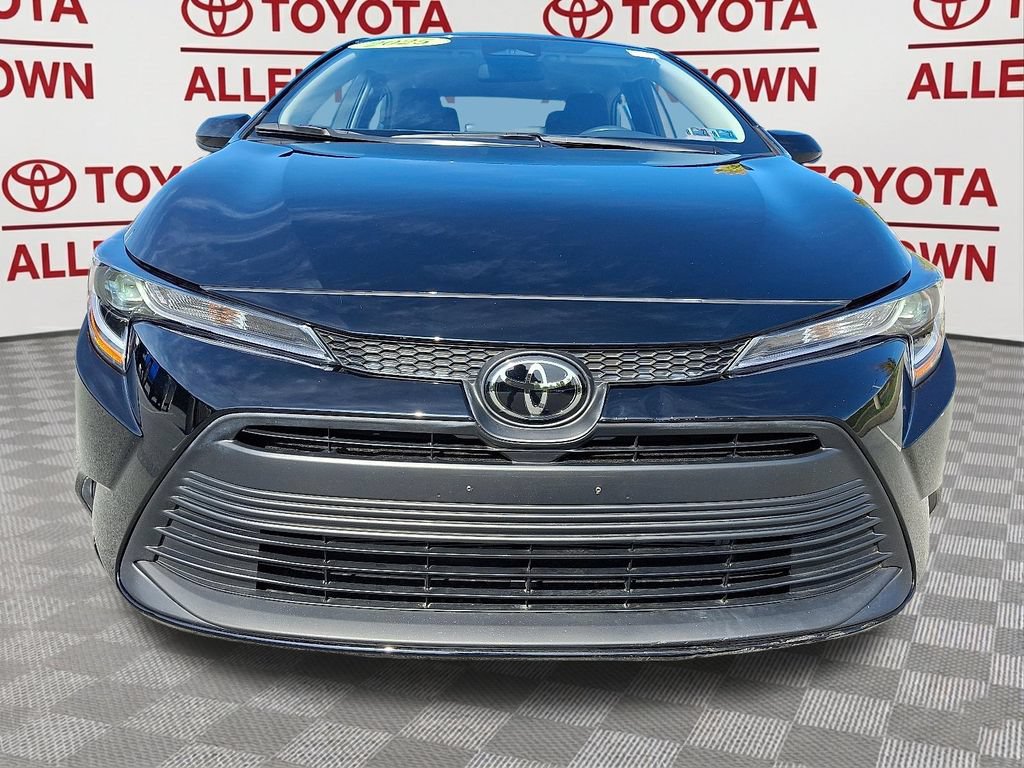 Used 2025 Toyota Corolla LE FWD image 2