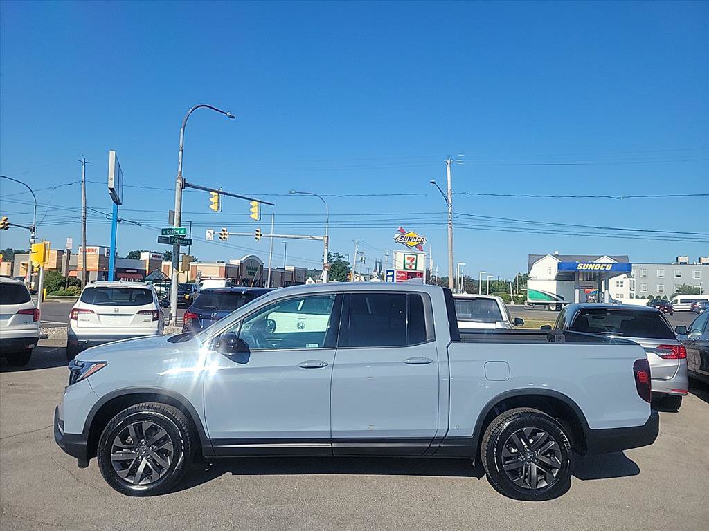Used 2023 Honda Ridgeline Sport image 2