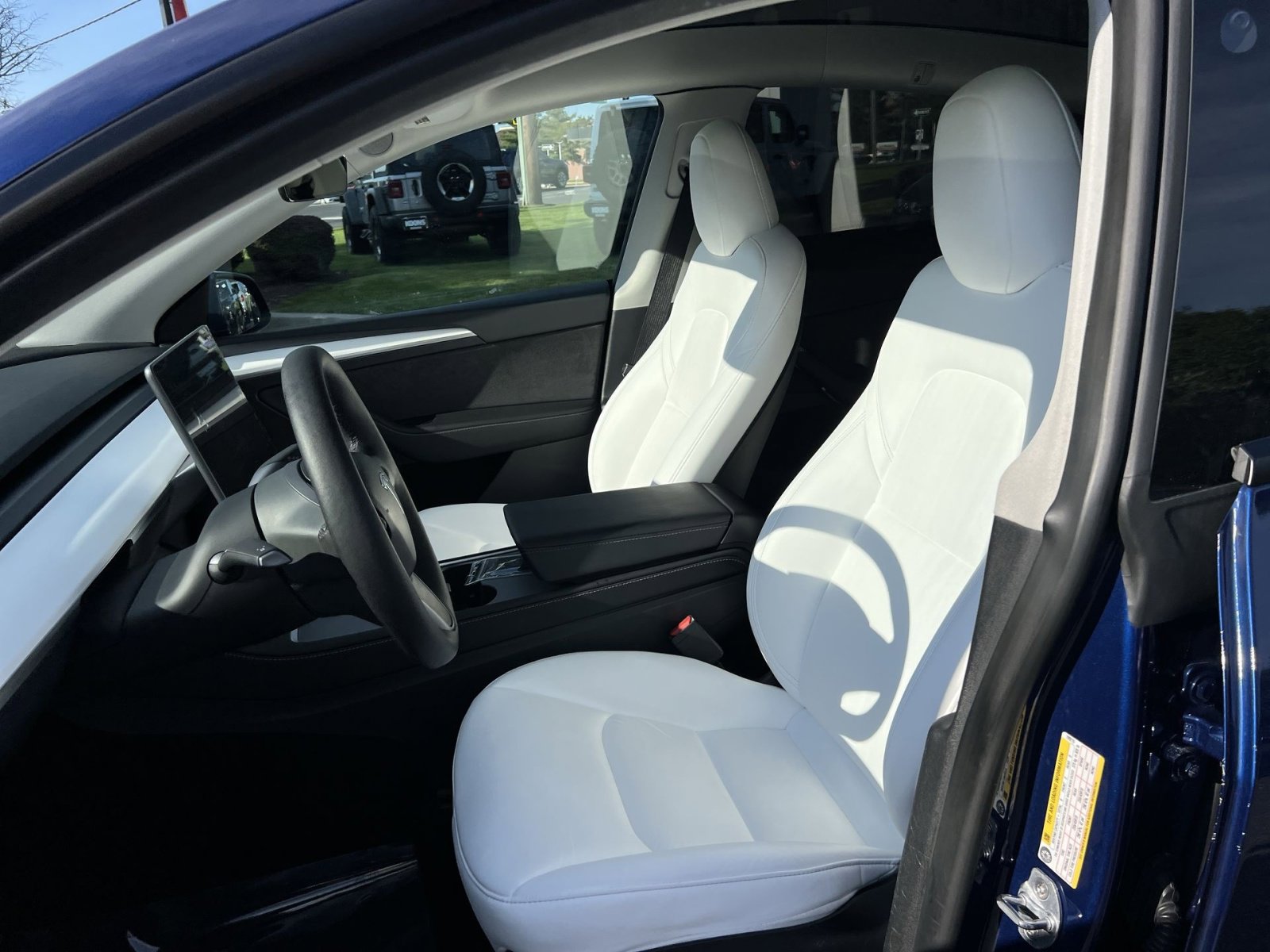 Used 2024 Tesla Model Y Long Range AWD/4WD image 13