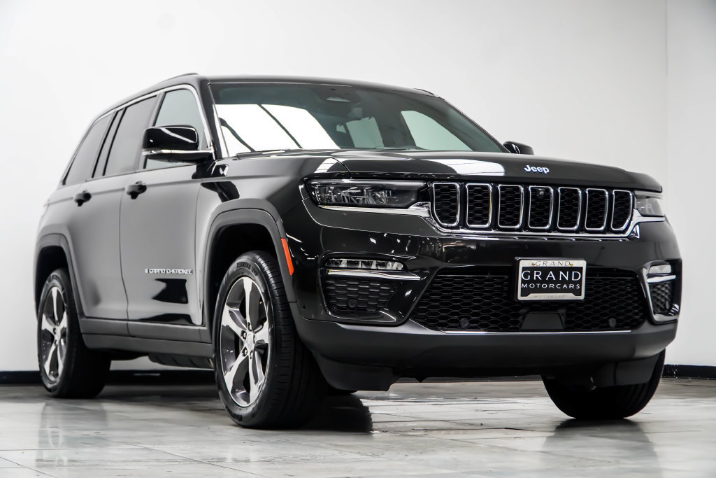Used 2024 Jeep Grand Cherokee Limited 4xe w/ Luxury Tech Group II AWD/4WD image 4