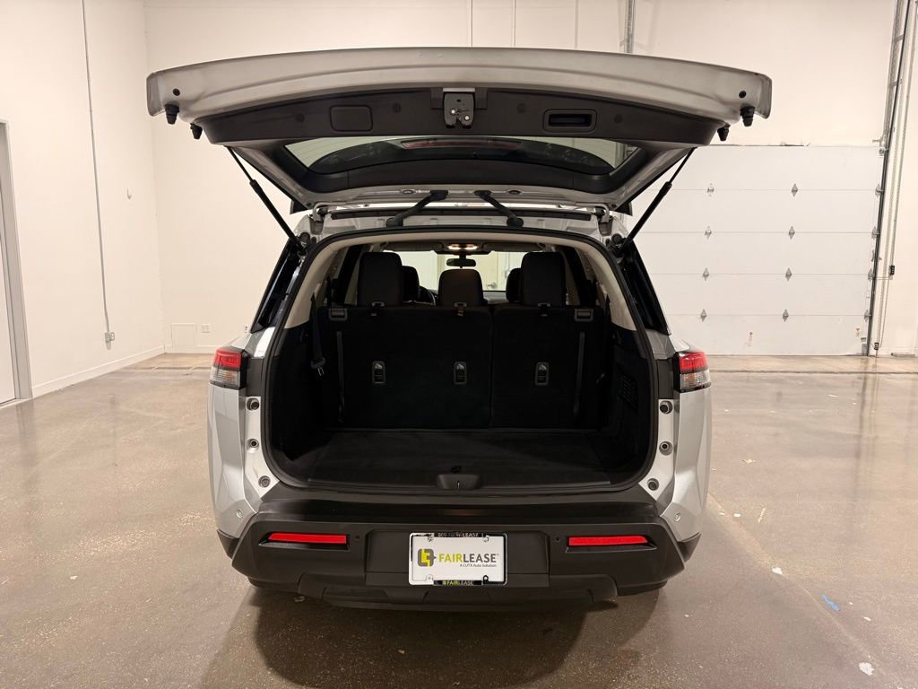 Used 2023 Nissan Pathfinder SV image 9