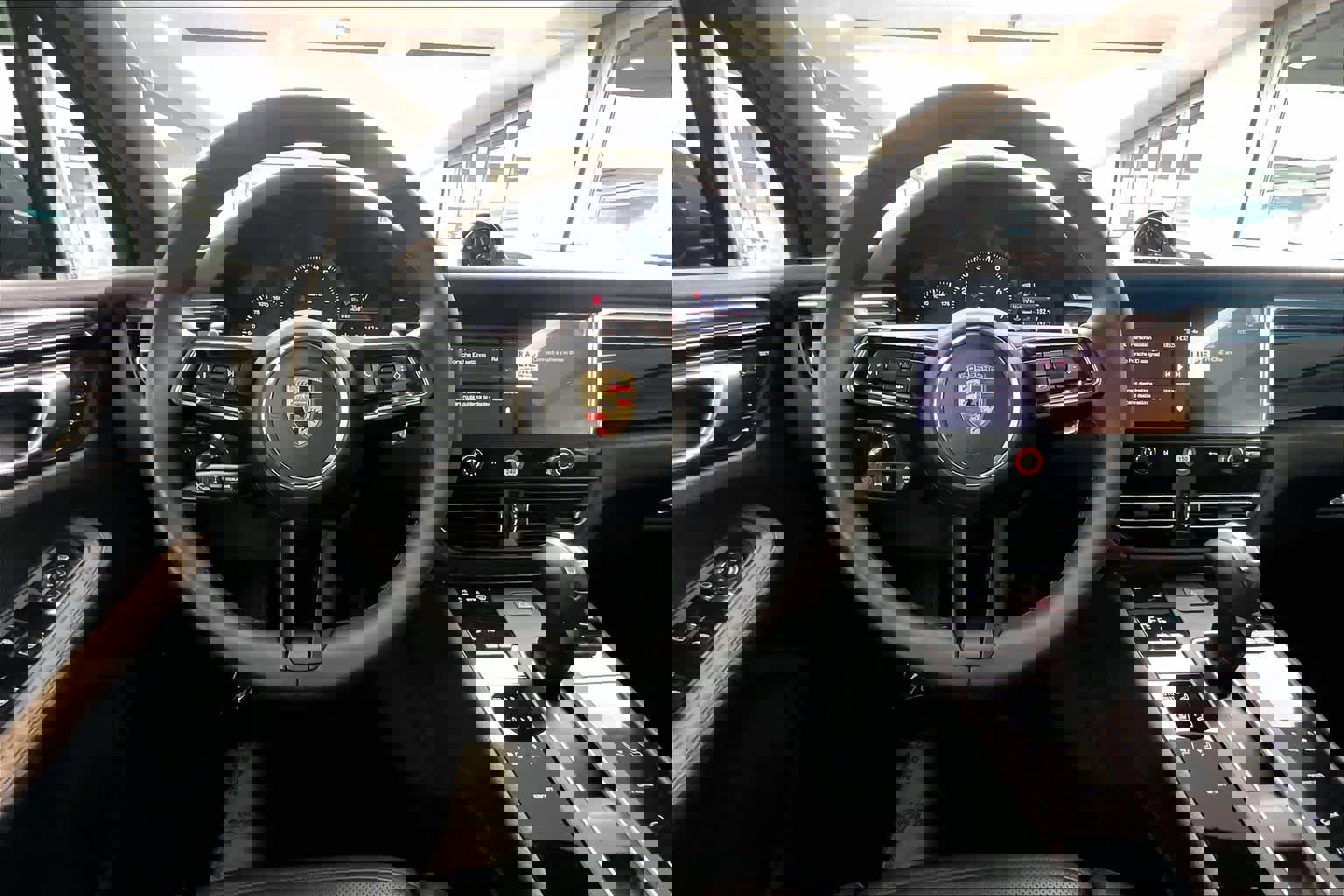 Used 2025 Porsche Macan image 6