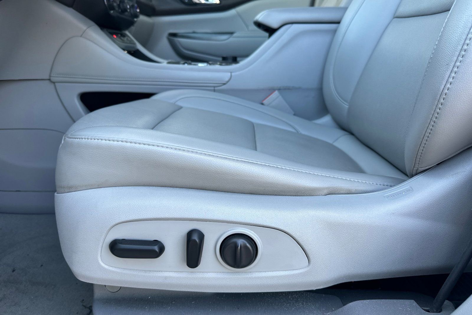 Used 2021 GMC Acadia SLT image 13