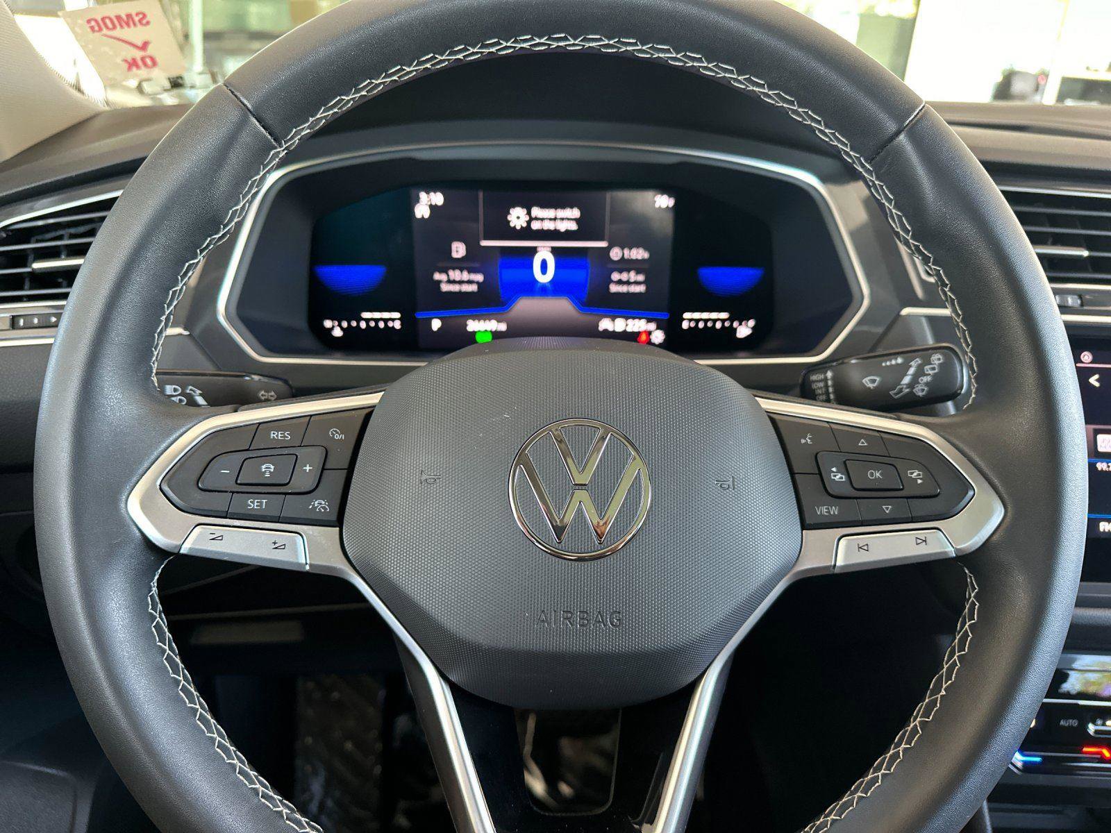 Used 2023 Volkswagen Tiguan SE w/ Panoramic Sunroof Package FWD image 22