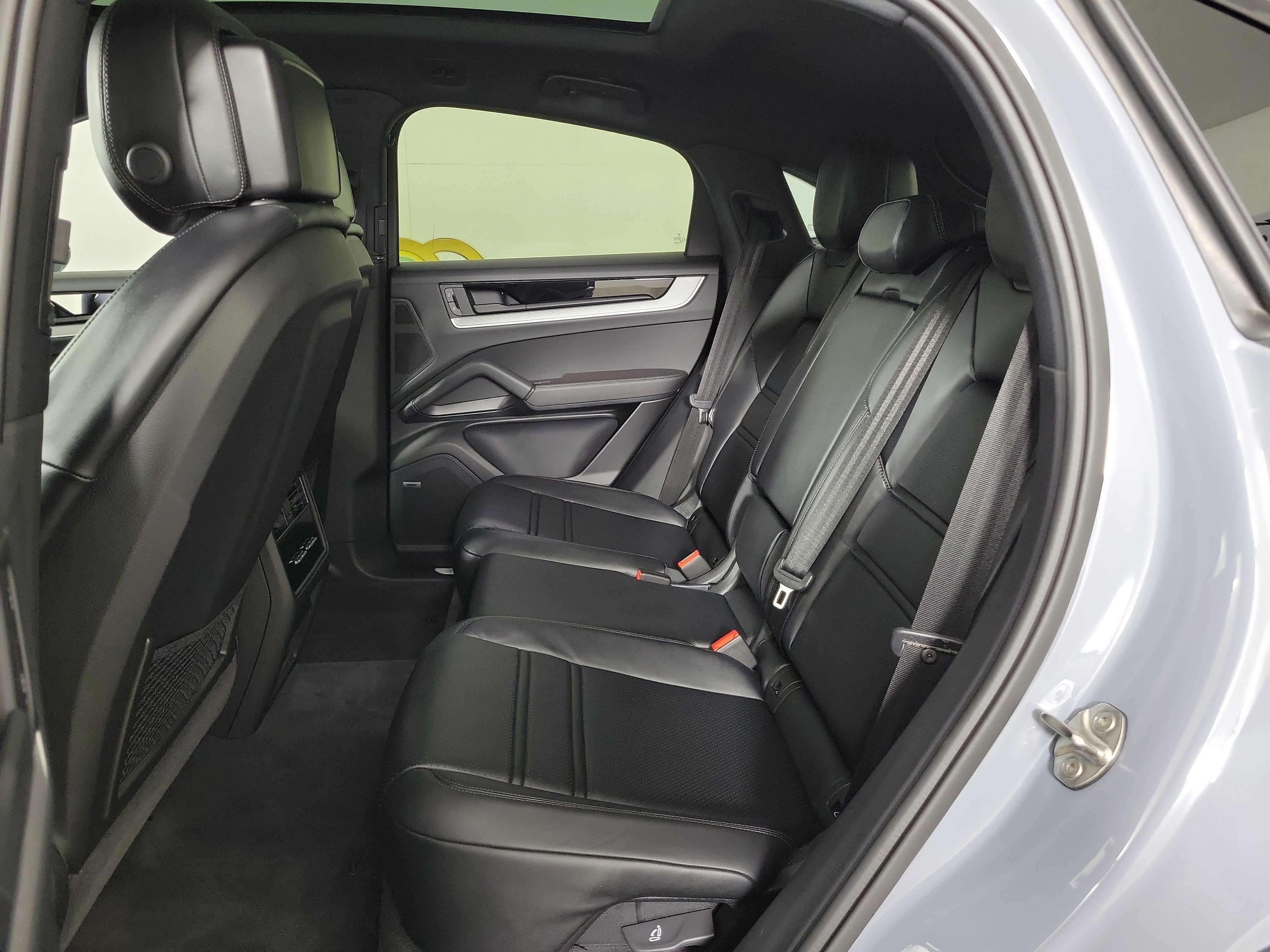 Used 2025 Porsche Cayenne Coupe AWD/4WD image 10