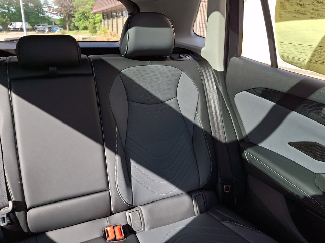 Used 2025 Volkswagen Tiguan SE w/ Panoramic Sunroof Package AWD/4WD image 20