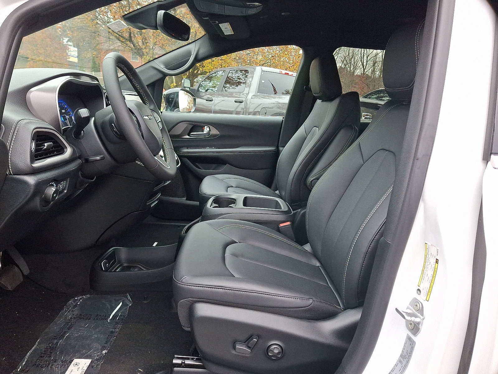 New 2026 Chrysler Pacifica Select image 11