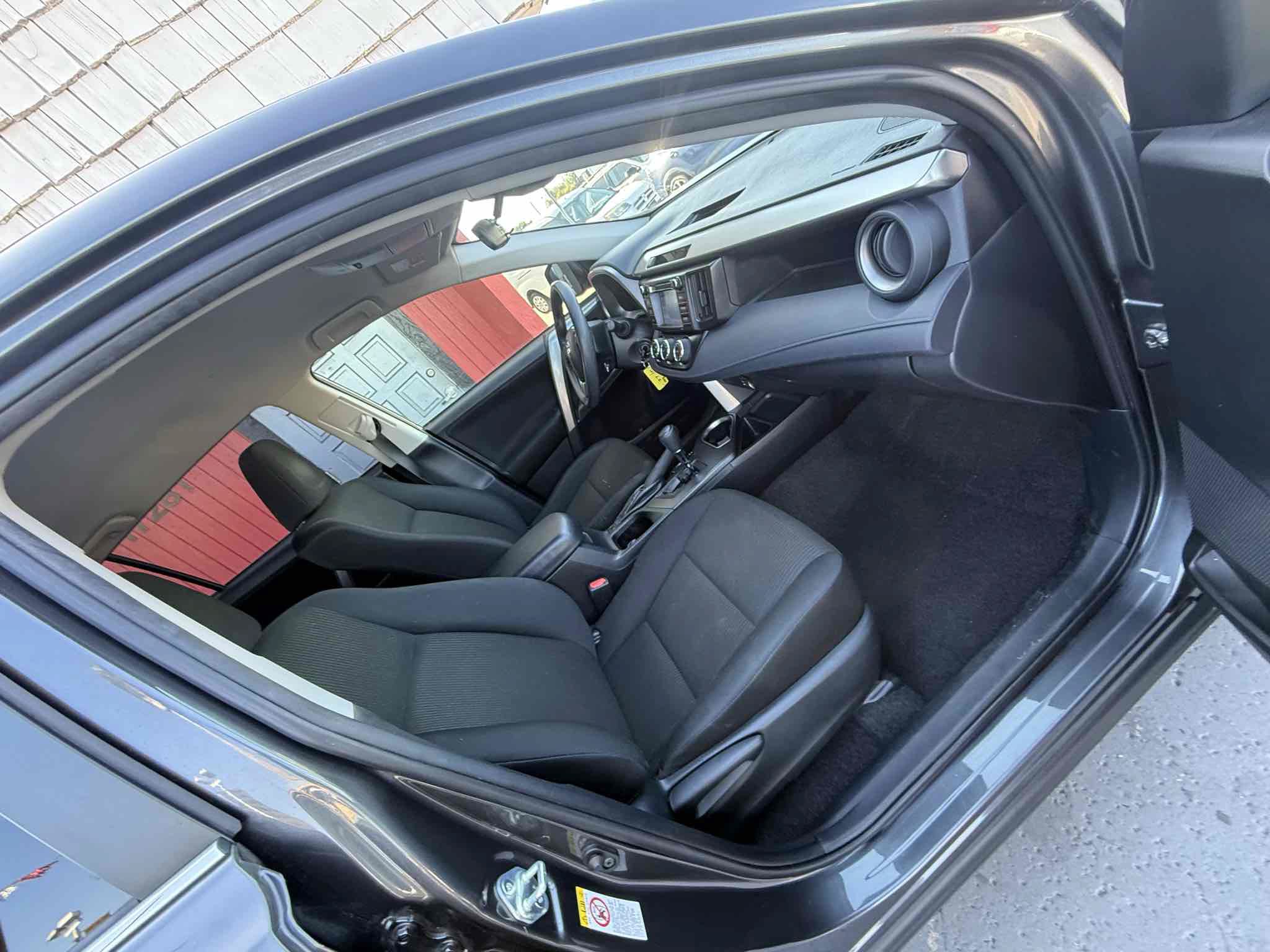 Used 2018 Toyota RAV4 LE w/ All Weather Liner Package FWD image 53