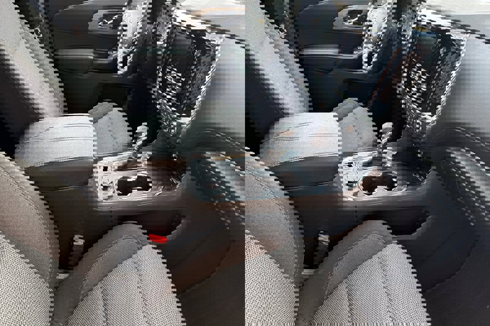 Used 2023 Chevrolet Traverse LT image 17