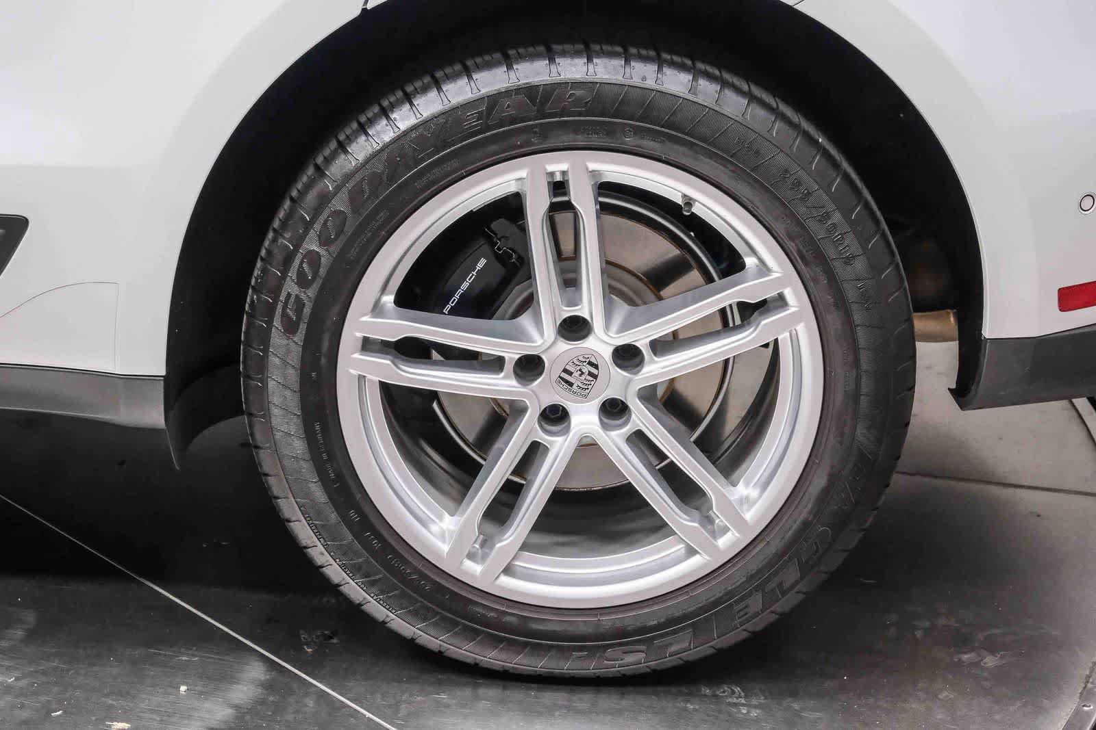 Used 2023 Porsche Macan AWD/4WD image 9