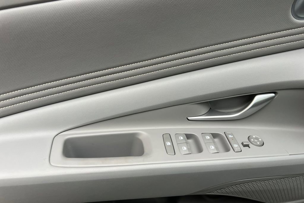 New 2026 Hyundai Elantra Sport image 9