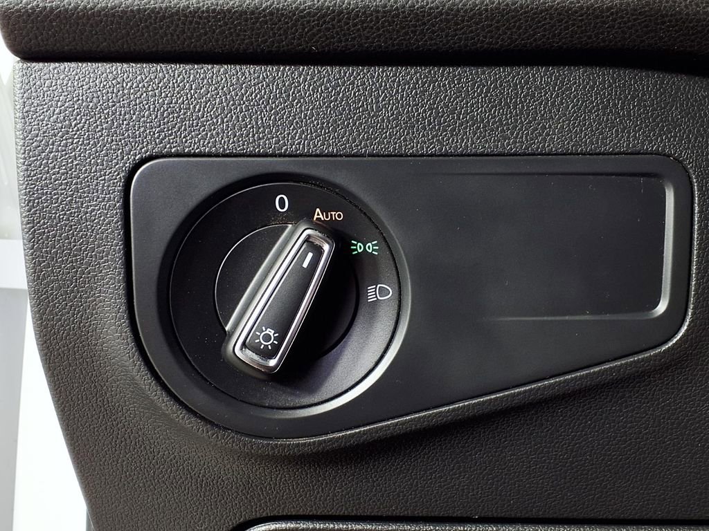 Used 2022 Volkswagen Tiguan SE w/ Panoramic Sunroof Package image 24