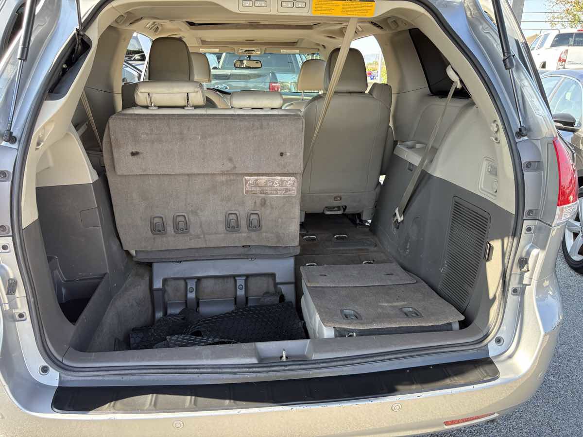 Used 2014 Toyota Sienna Limited FWD image 23