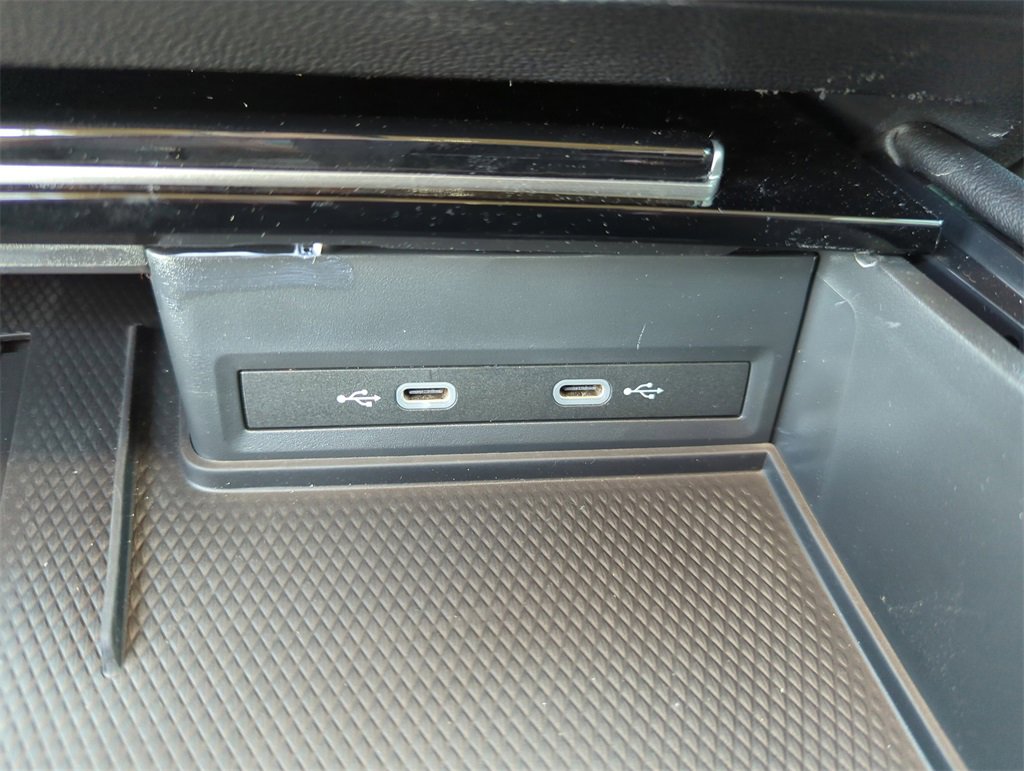 Used 2025 Volkswagen Atlas SE image 38