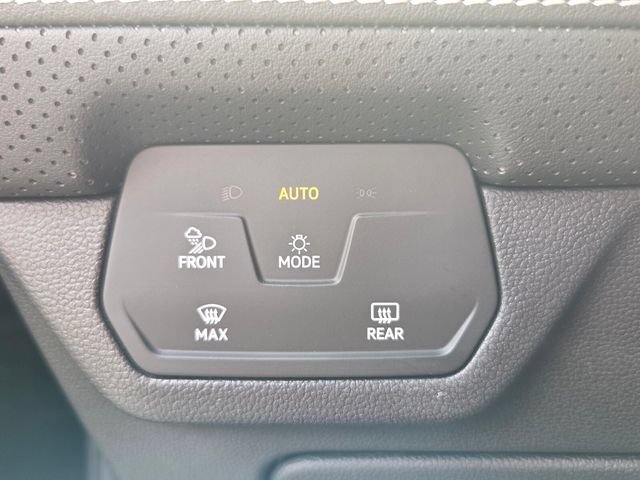 Certified 2026 Volkswagen Atlas SE FWD image 30