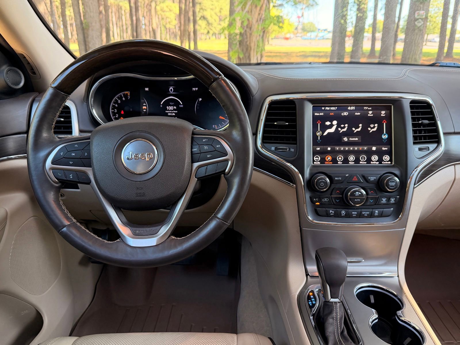 Used 2018 Jeep Grand Cherokee Overland AWD/4WD image 3