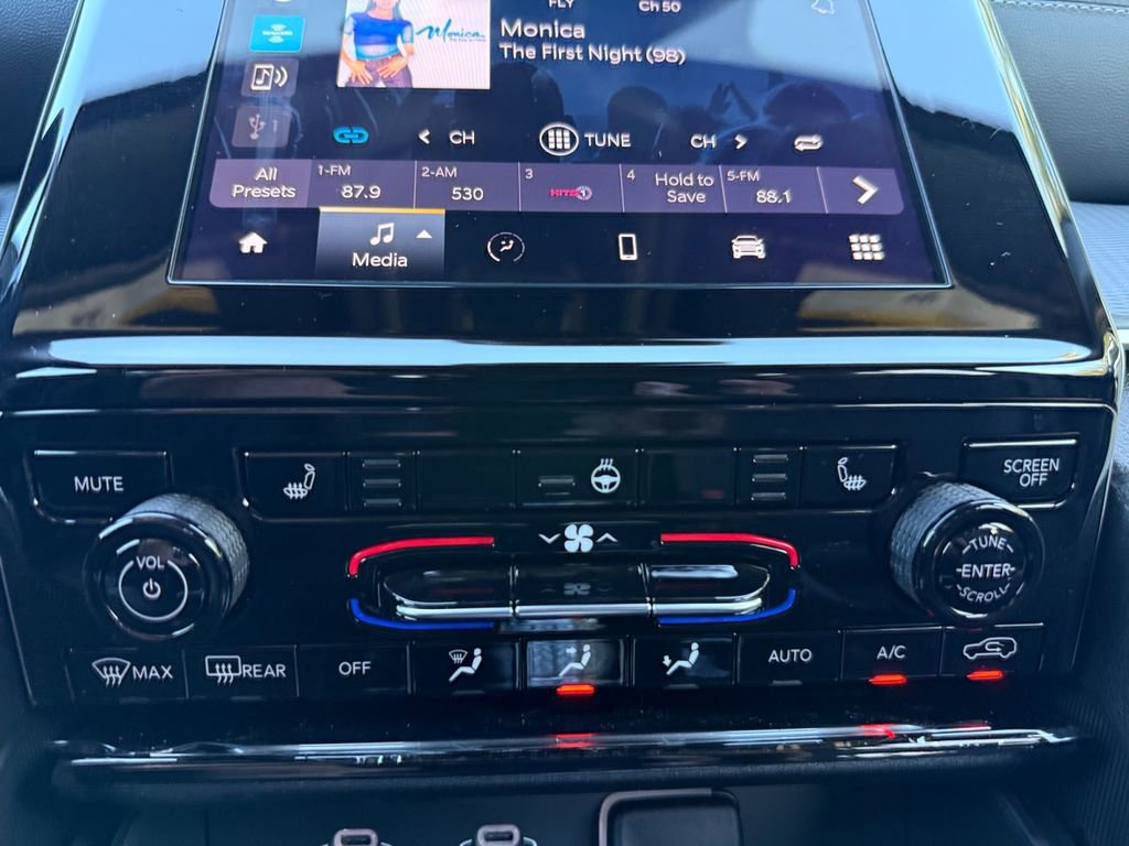 New 2025 Jeep Grand Cherokee Altitude image 22