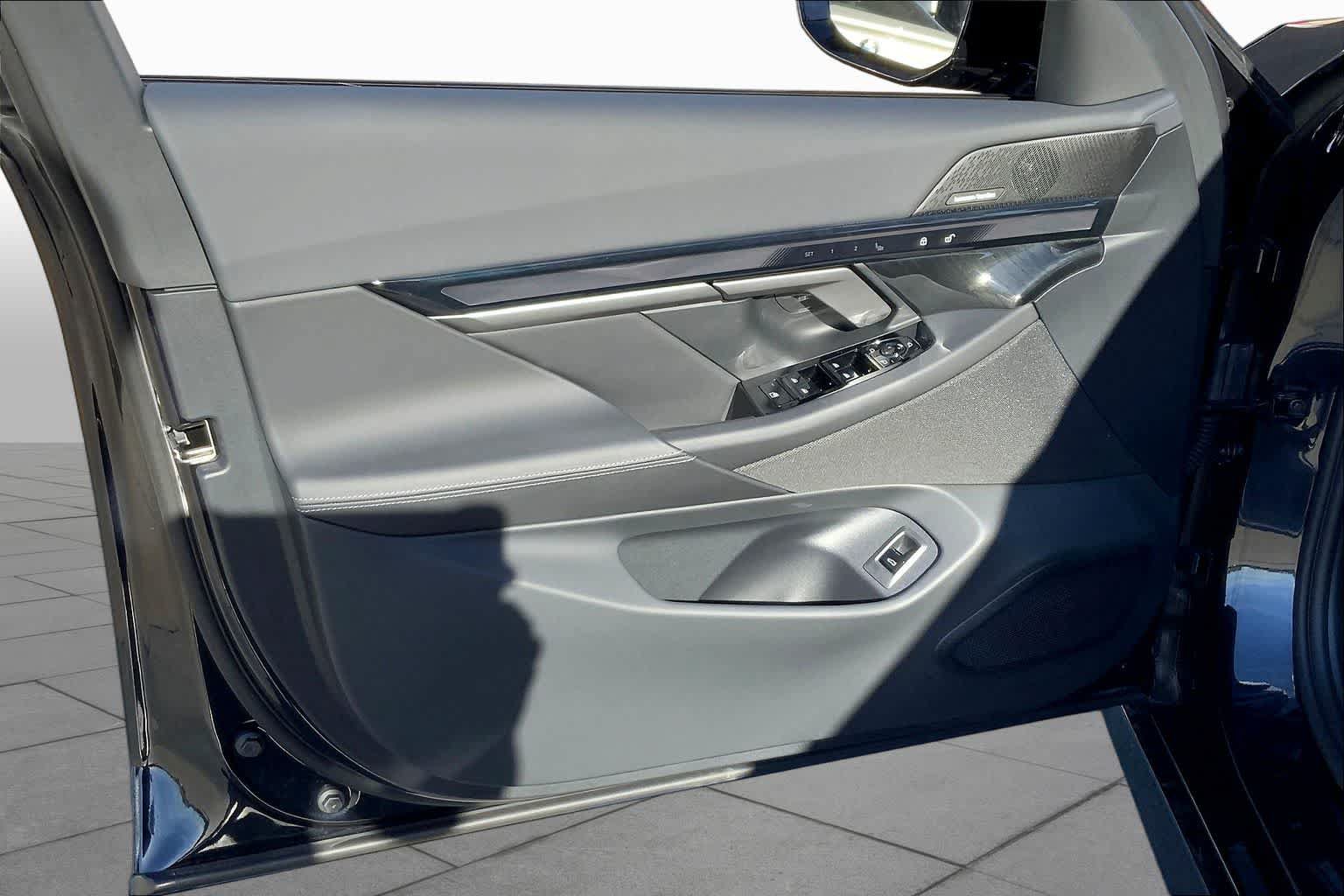 New 2026 BMW i5 eDrive40 w/ M Sport Package RWD image 10