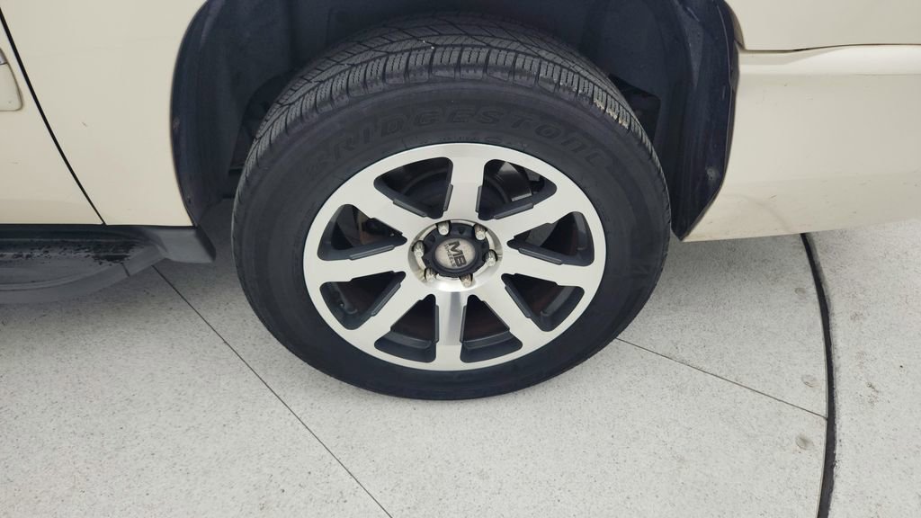 Used 2013 Chevrolet Suburban LTZ image 28