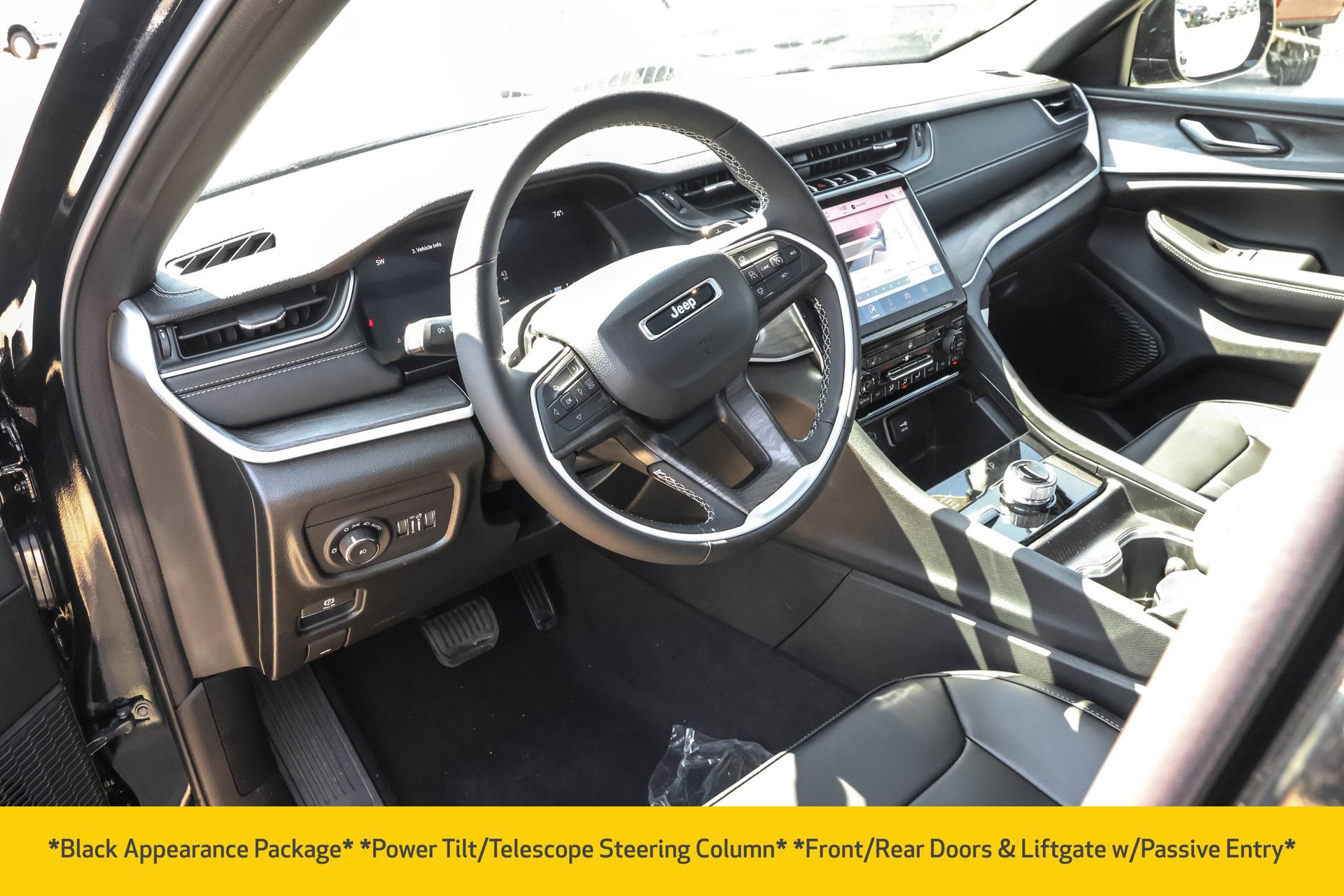 New 2025 Jeep Grand Cherokee Limited w/ Luxury Tech Group II image 4