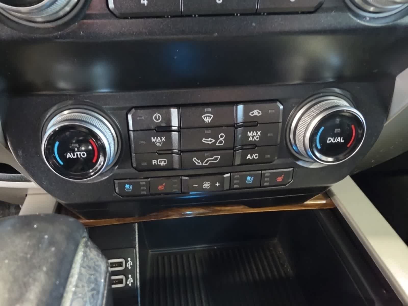 Used 2019 Ford F150 Lariat w/ Equipment Group 502A Luxury AWD/4WD image 29