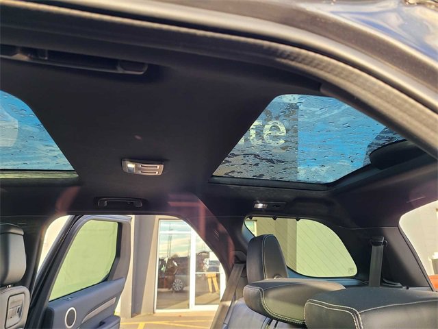 Used 2023 Land Rover Discovery S image 19