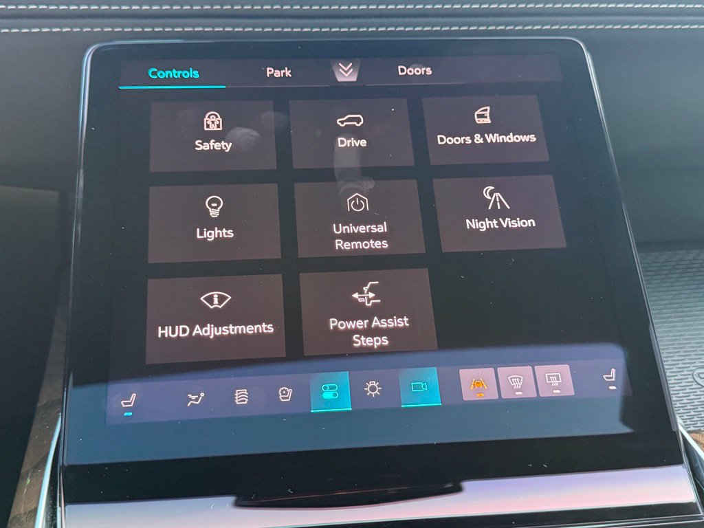 Used 2025 Cadillac Escalade Sport Platinum w/ LPO, ONYX Package AWD/4WD image 35