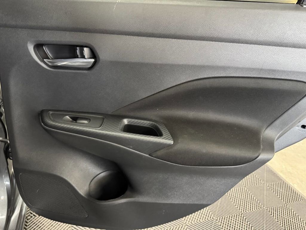 Used 2021 Nissan Versa SV image 46