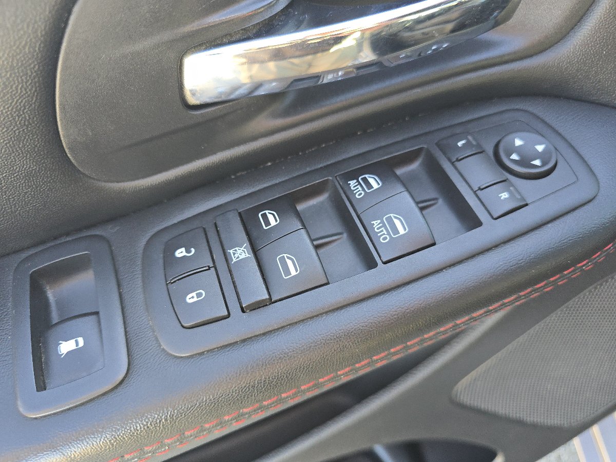 Used 2018 Dodge Grand Caravan GT FWD image 25