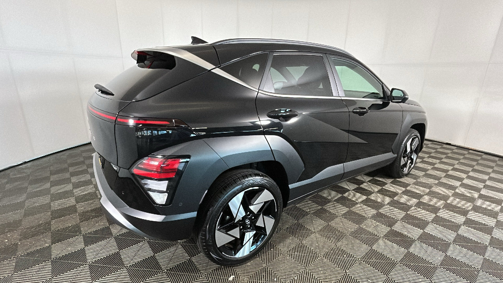 Used 2025 Hyundai Kona Limited AWD/4WD image 3