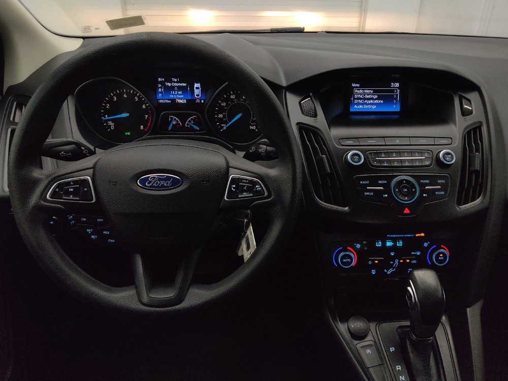 Used 2018 Ford Focus SE w/ SE Appearance Package FWD image 22