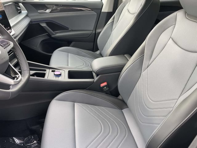 New 2026 Volkswagen Tiguan SE FWD image 19